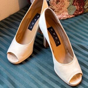 Vintage Peep-Toe Pump by Hype Vanilla Cream Women’s size 8 original box
